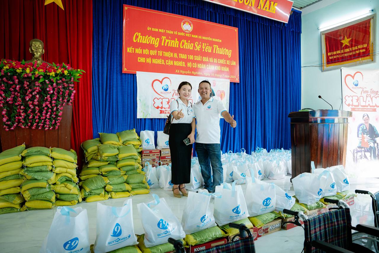 Hình ảnh cộng đồng hỗ trợ, biểu tượng giúp đỡ và tư vấn cho người gặp vấn đề cờ bạc, thể hiện sự hỗ trợ từ HB888.